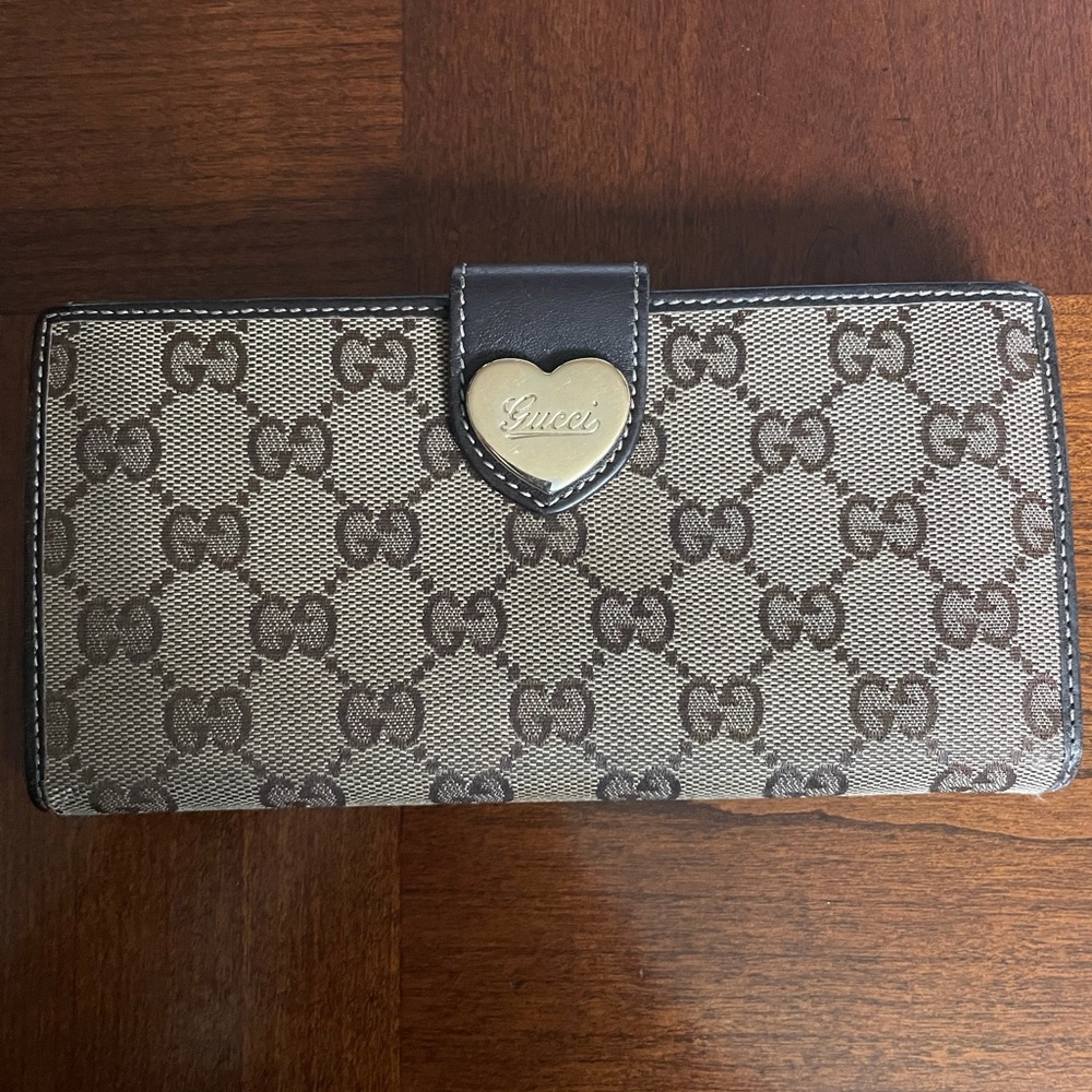 Gucci vintage women’s wallet